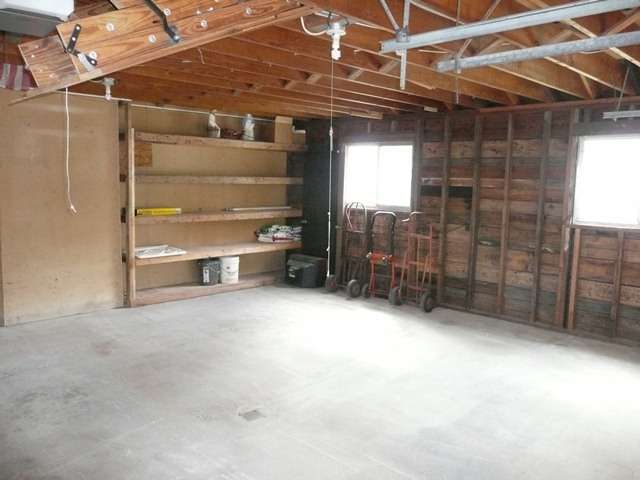 24100 23 Mile Road Macomb, MI 48042 - Photo 15 of 16 Attached Garage