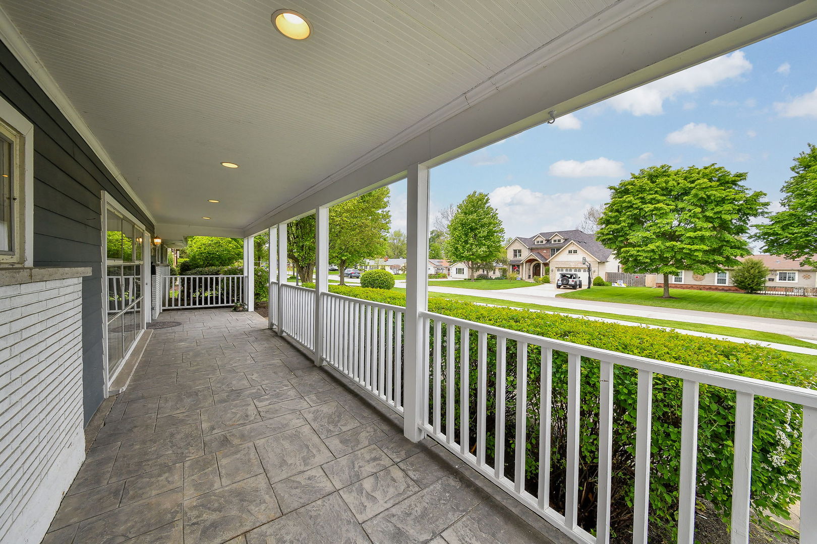 532 Ranch Road Wheaton, IL 60187 - Photo 3 of 42