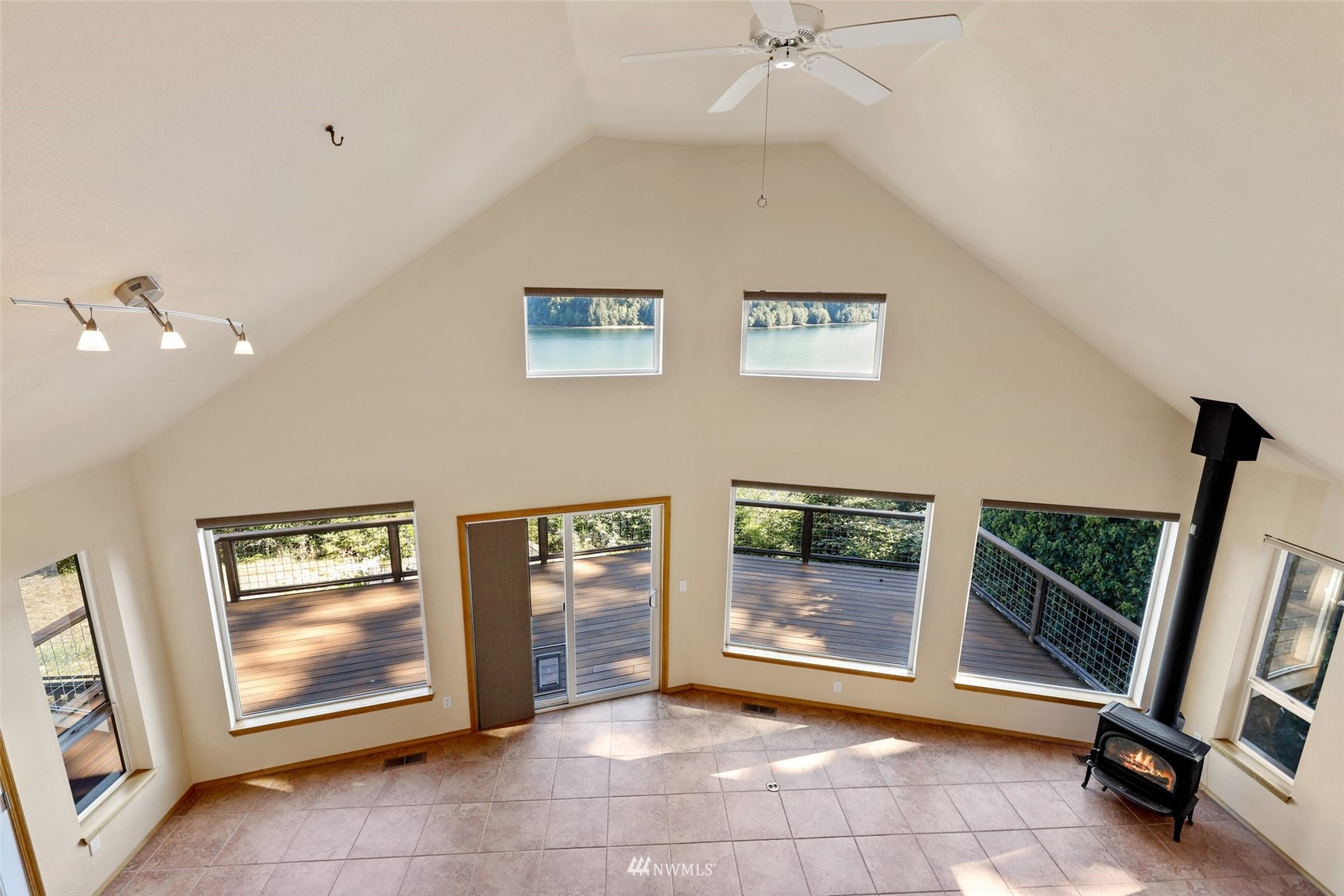 1300 East Island View Road Grapeview, WA 98546 - Photo 14 of 31 Gallery Image 14