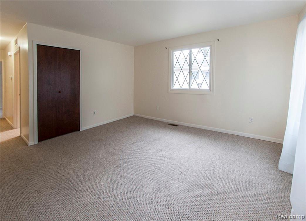 598 North Harris Road Ypsilanti, MI 48198 - Photo 5 of 26 N Harris_598_Living Rm_001.jpg