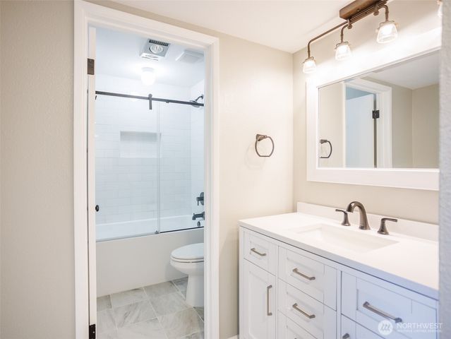 $227,000 | 821 Essex Place Northeast, Unit 1B, Lacey, WA 98516