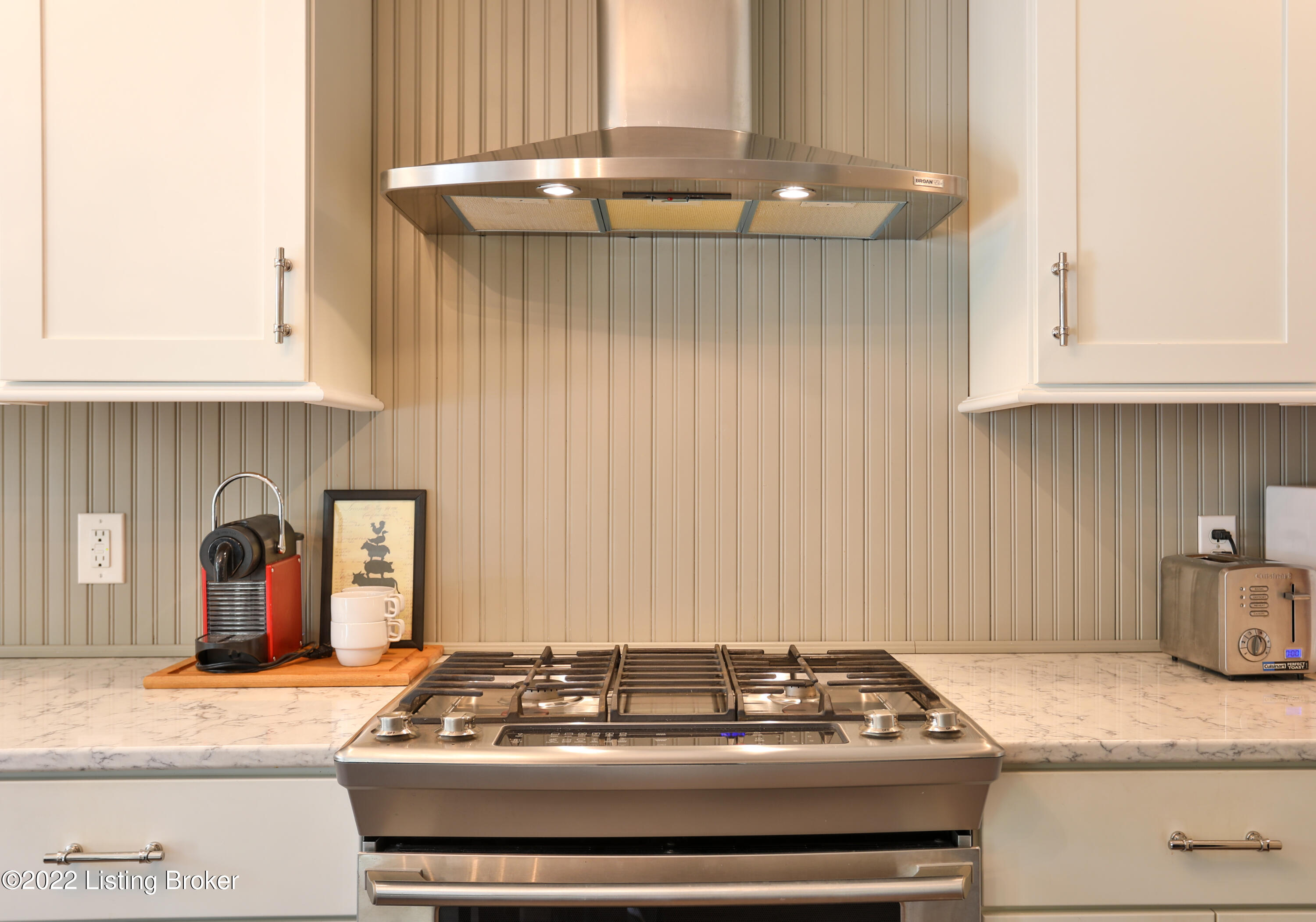 705 Antrim Road Louisville, KY 40207 - Photo 12 of 38 Gas Range w/ Hood