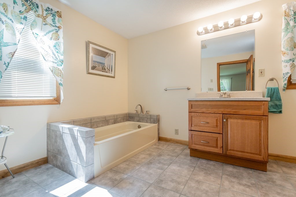 12 Dunham Road Freetown, MA 02702 - Photo 12 of 27 Gallery Image 12
