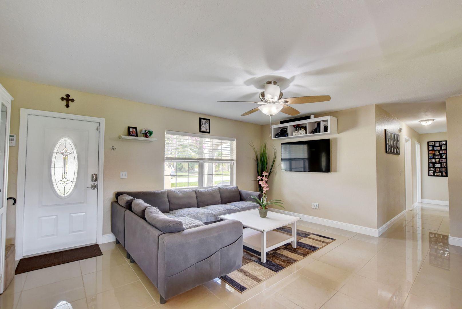 10900 Gantry Street Boca Raton, FL 33428 - Photo 21 of 26 Living room view