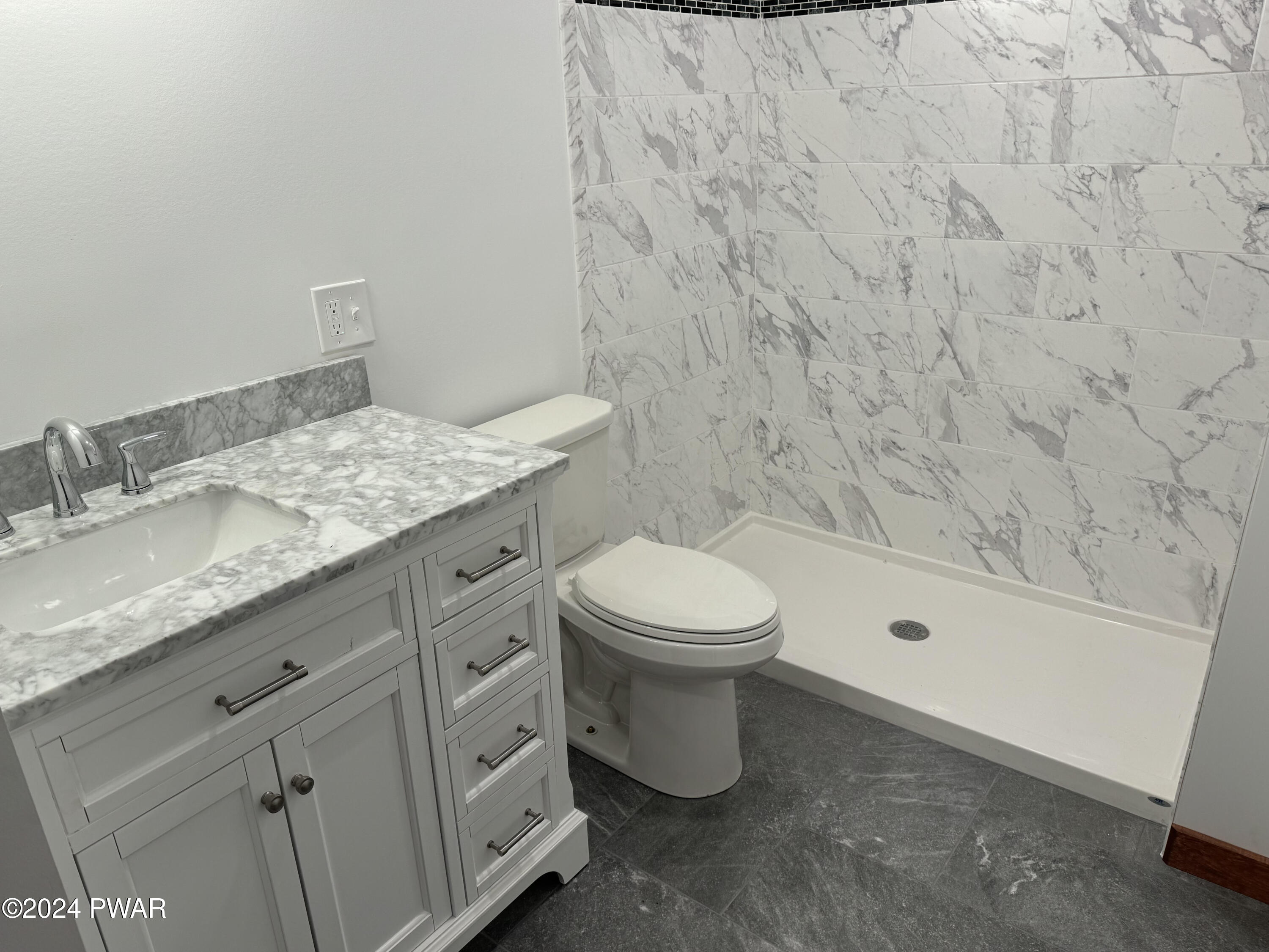 225 Raymondskill Road Milford, PA 18337 - Photo 11 of 27 Bath