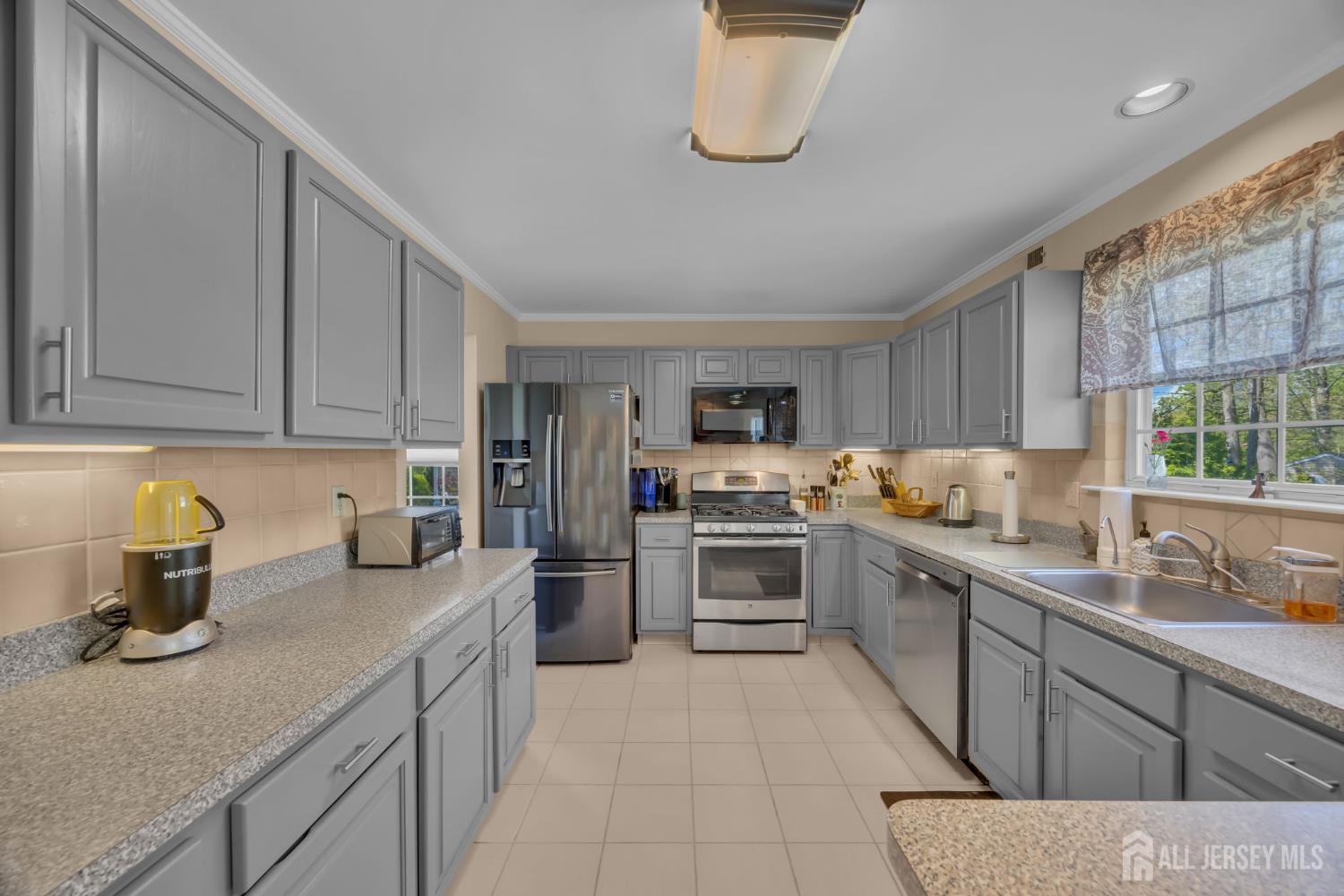 51 Oakland Road Old Bridge, NJ 08857 - Photo 13 of 42