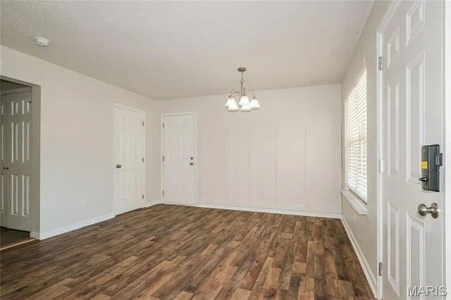 $2,220 | 5501 White Oak Lane, Imperial, MO 63052