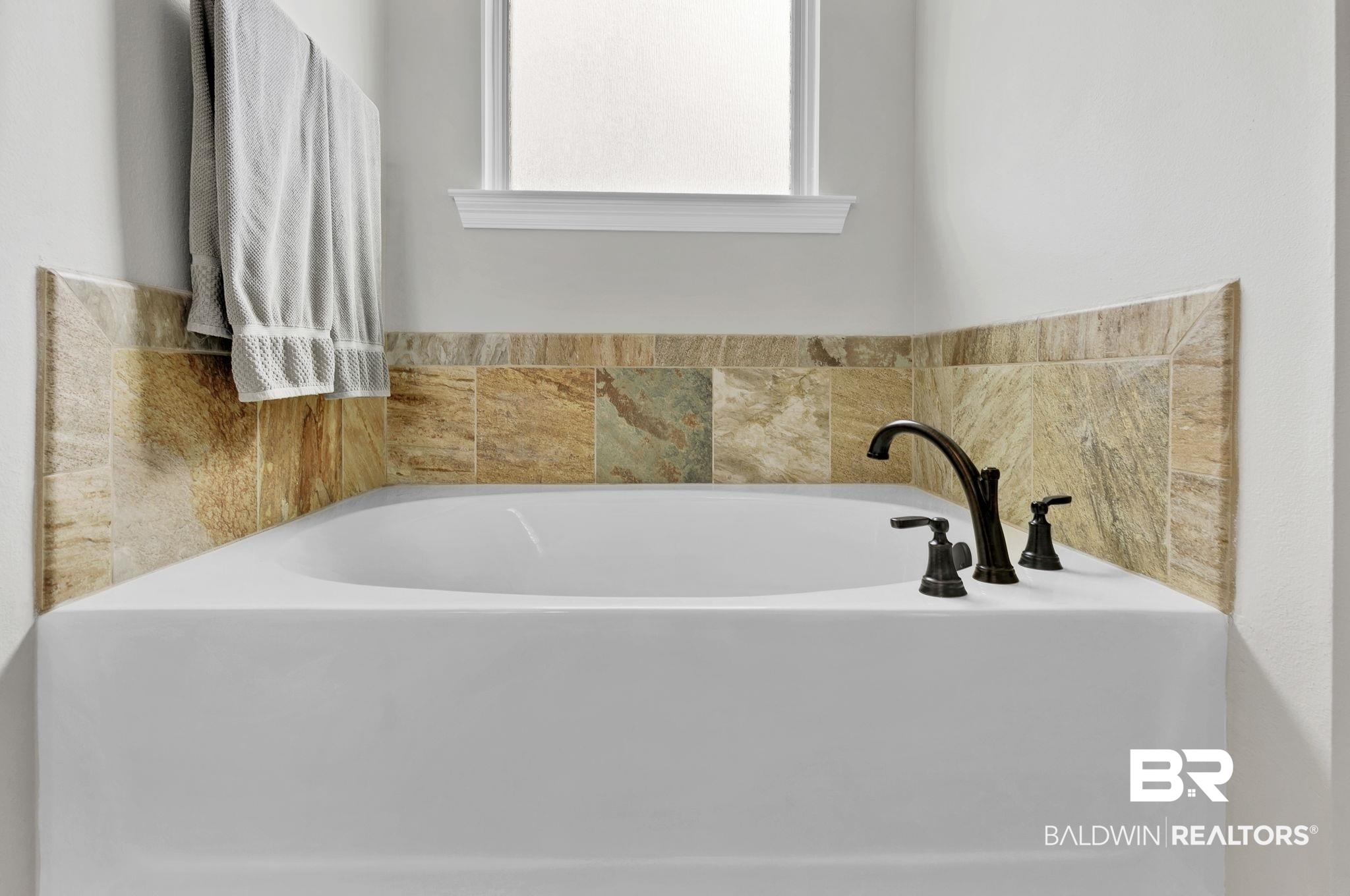 11247 Thistledown Loop Spanish Fort, AL 36527 - Photo 28 of 72 Bathroom with a bath