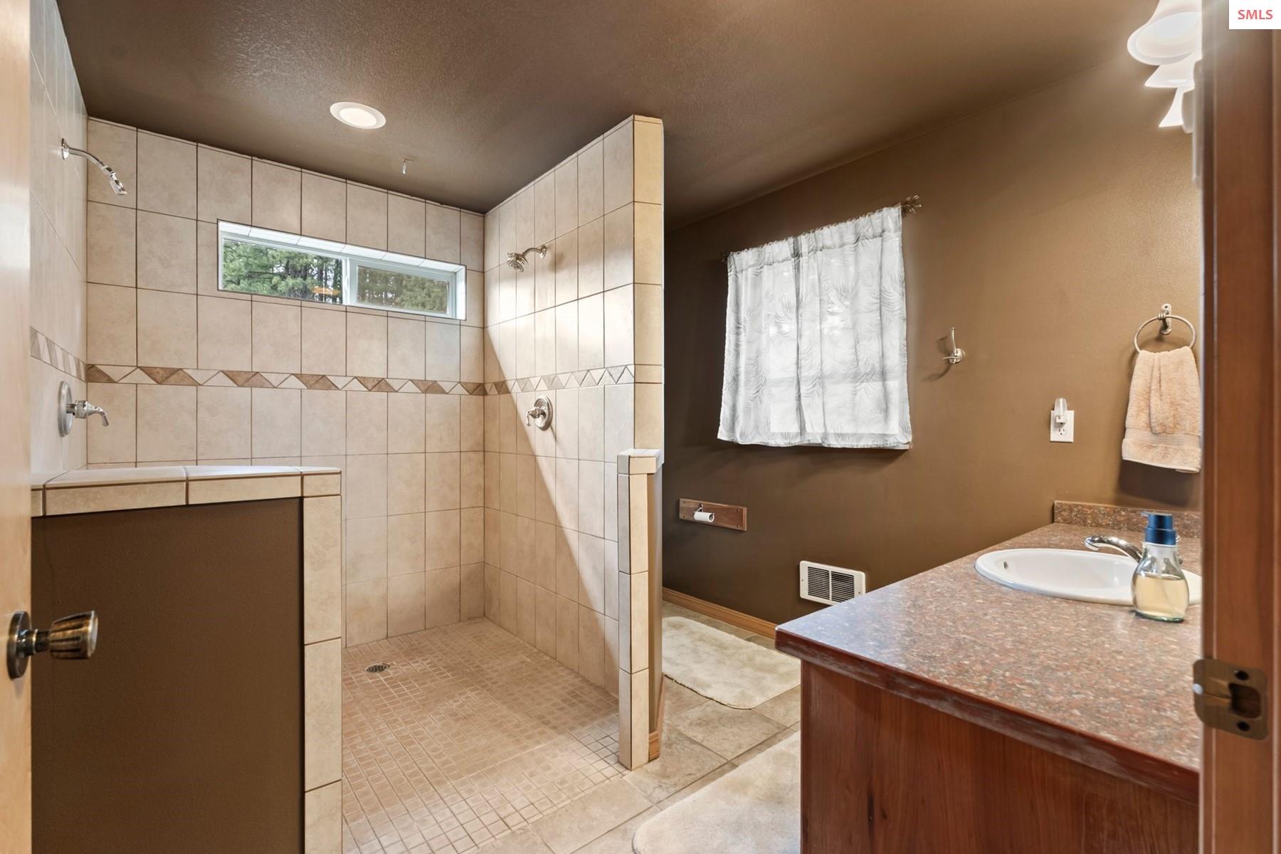 159 Frontier Village Road Naples, ID 83847 - Photo 26 of 52 Gallery Image 26
