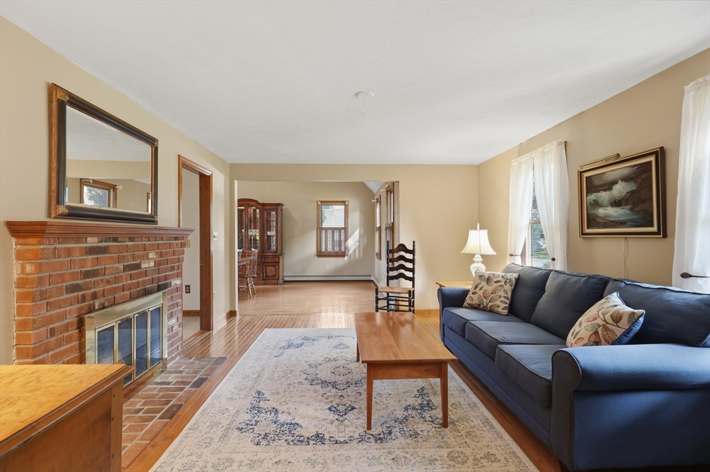 63 Jamestown Road Leominster, MA 01453 - Photo 4 of 42 Gallery Image 4