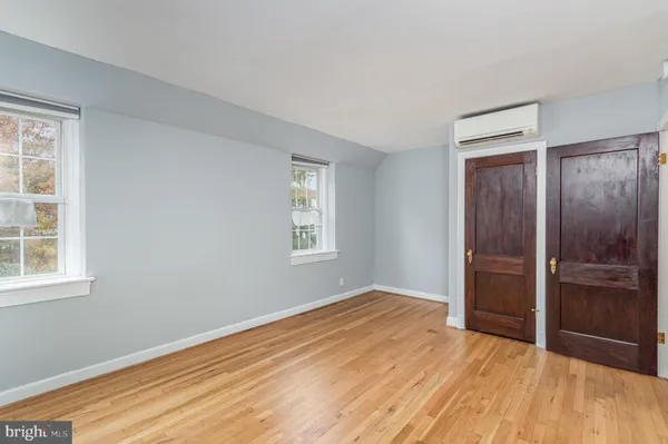 a view of empty room with window