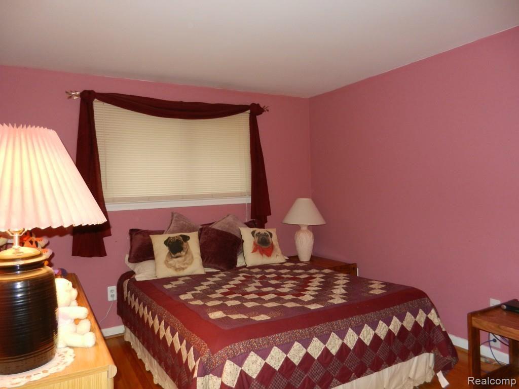 2452 Eaton Gate Road Lake Orion, MI 48360 - Photo 15 of 20 Bedroom 3.jpg