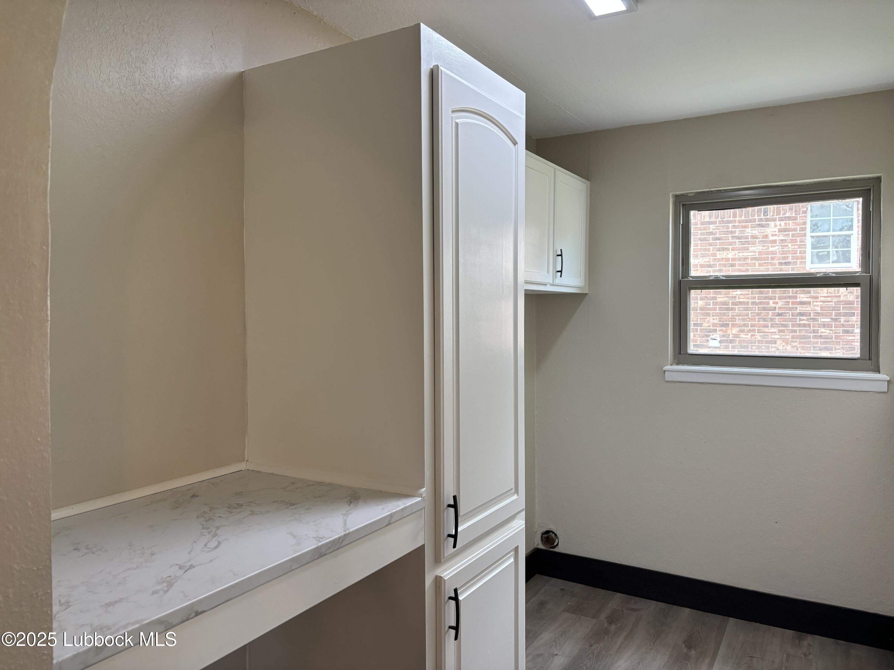 5 Parklane Drive Ransom Canyon, TX 79366 - Photo 17 of 30 a room that has a window in it