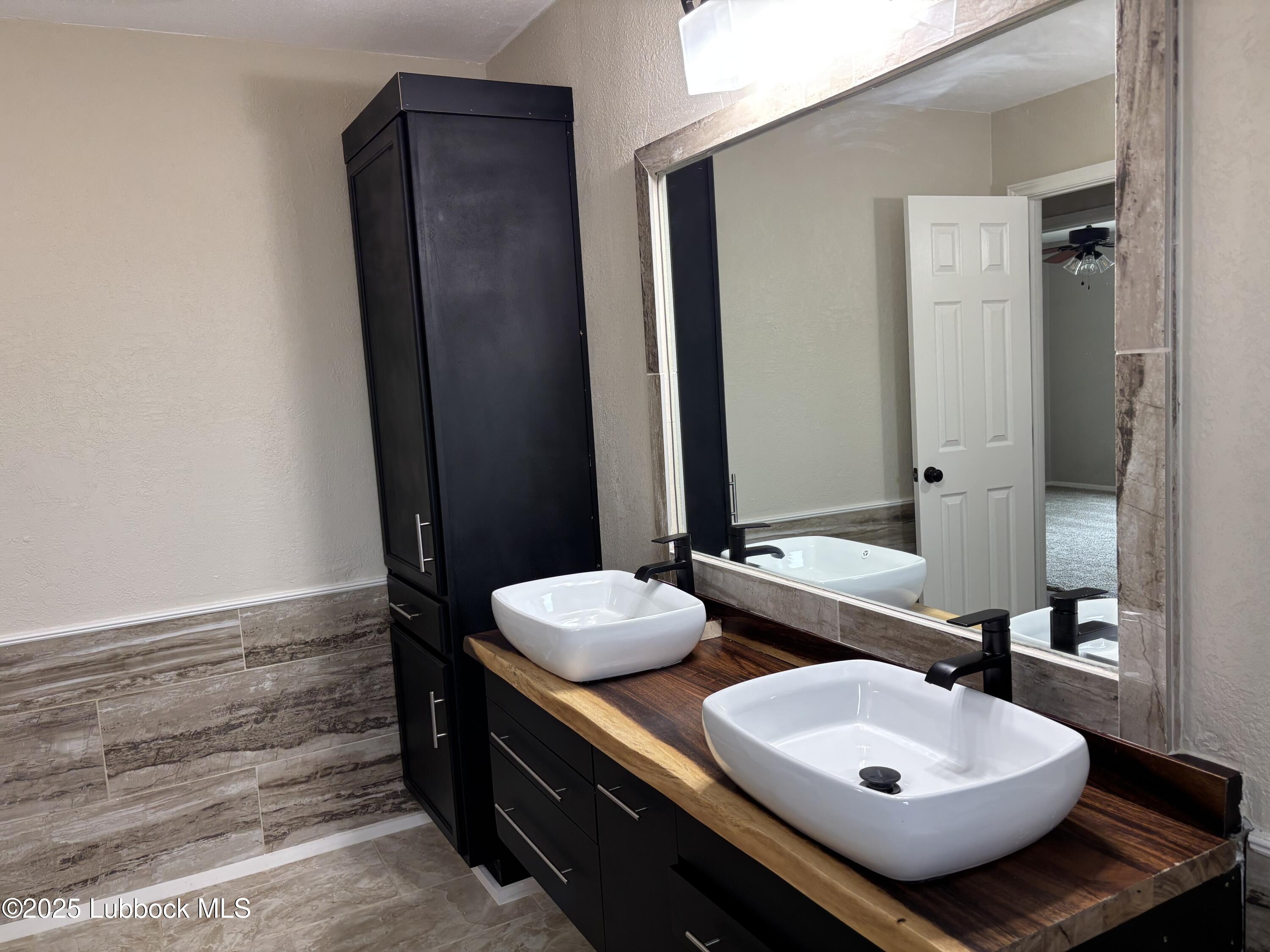 5 Parklane Drive Ransom Canyon, TX 79366 - Photo 28 of 30 a bathroom with sink and mirror