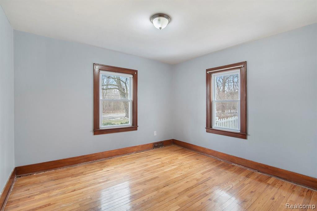 2018 North Seymour Road Flushing, MI 48433 - Photo 12 of 31