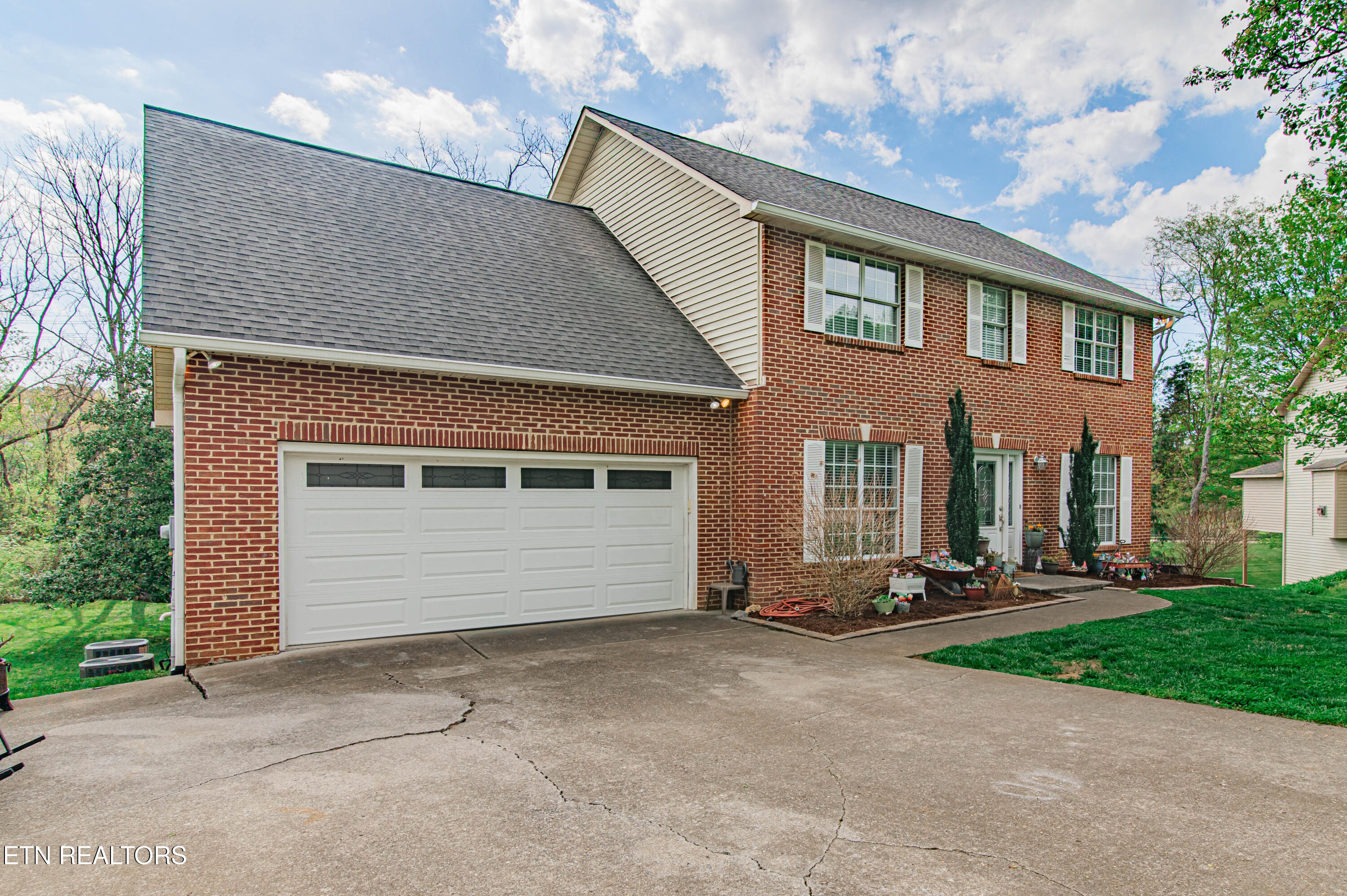 117 Maltese Lane Oak Ridge, TN 37830 - Photo 4 of 60 117-maltese-exterior-6