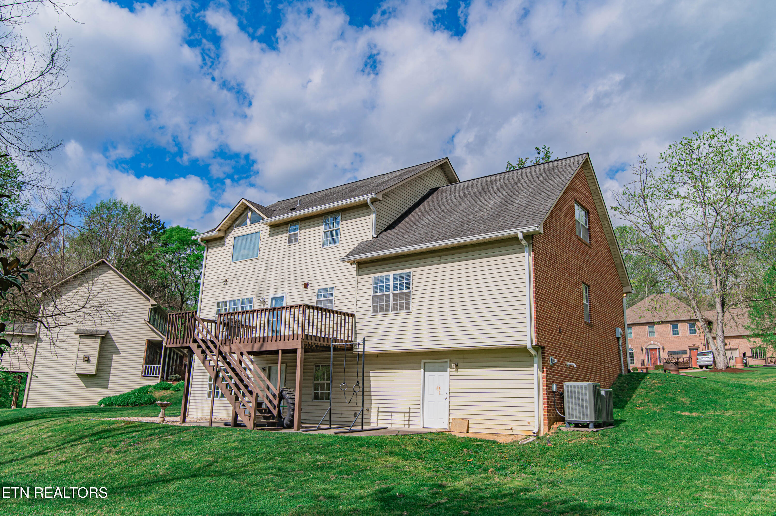 117 Maltese Lane Oak Ridge, TN 37830 - Photo 8 of 60 117-maltese-exterior-12