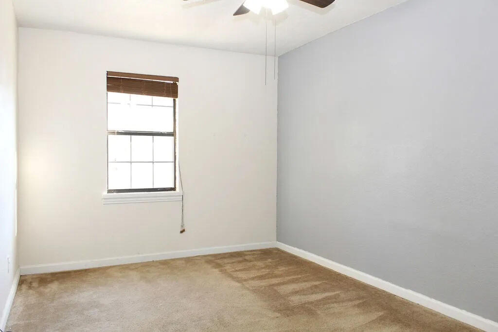 811 East 16th Street Big Spring, TX 79720 - Photo 16 of 20 an empty room with a window