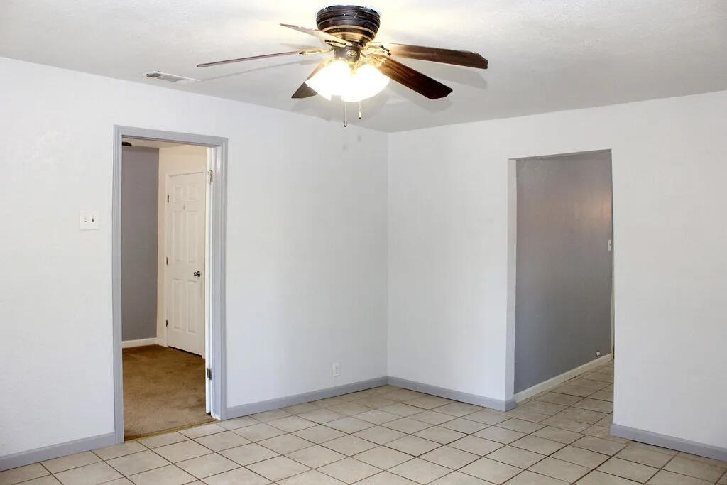 811 East 16th Street Big Spring, TX 79720 - Photo 6 of 20 a view of an empty room
