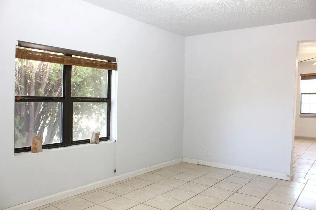811 East 16th Street Big Spring, TX 79720 - Photo 8 of 20 a view of an empty room with a window