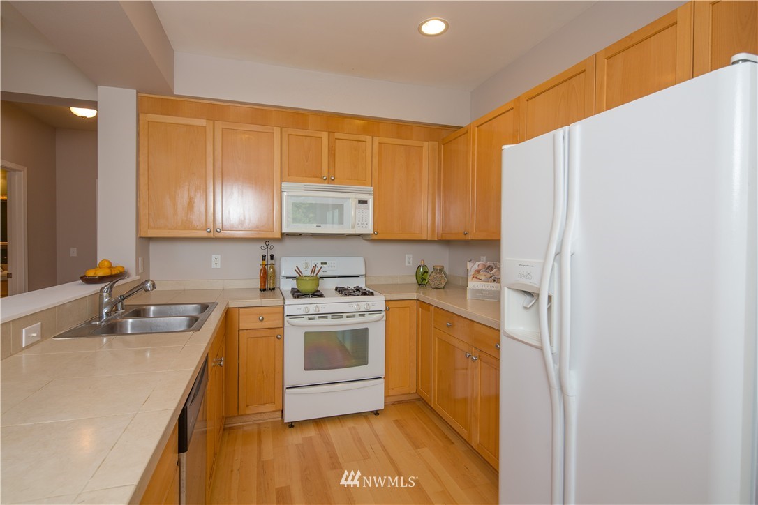 3922 Northeast 4th Circle Renton, WA 98056 - Photo 9 of 23
