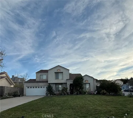 a view of house with garden