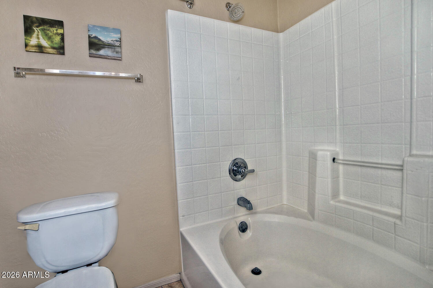 2150 East Bell Road, Unit 1069 Phoenix, AZ 85022 - Photo 23 of 33 a bathroom with a toilet and a tub
