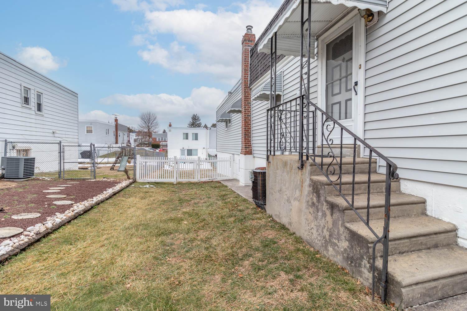 418 Densmore Road Philadelphia, PA 19116 - Photo 5 of 25 a view of entryway and kitchen