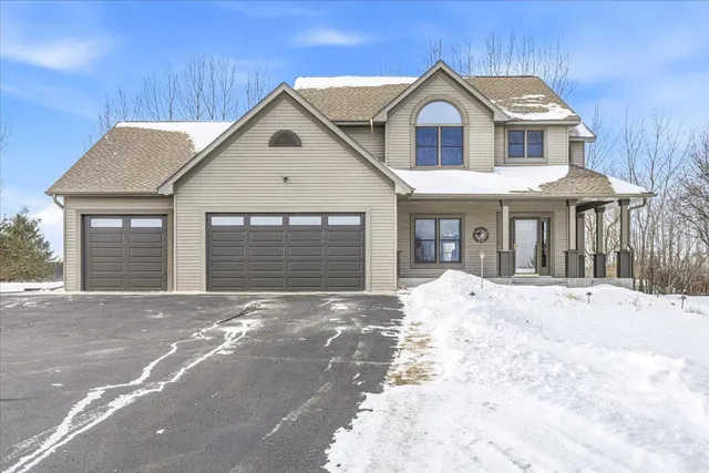 $629,900 | 1654 Waters Edge Drive, New Richmond, WI 54017