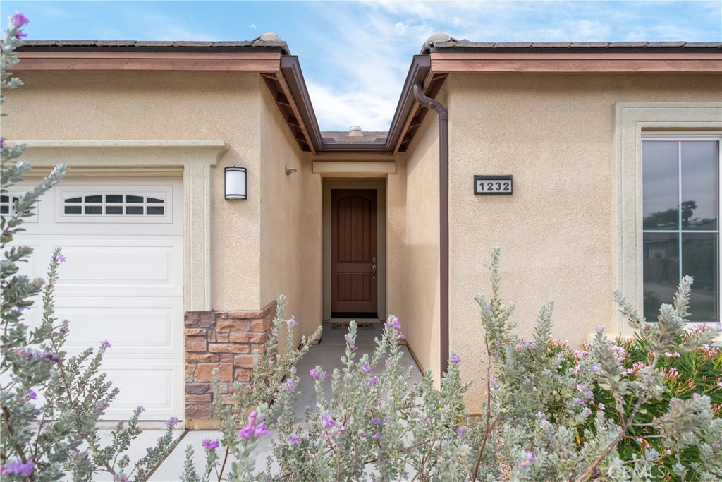1232 Oro Ridge Palm Springs, CA 92262 - Photo 4 of 36