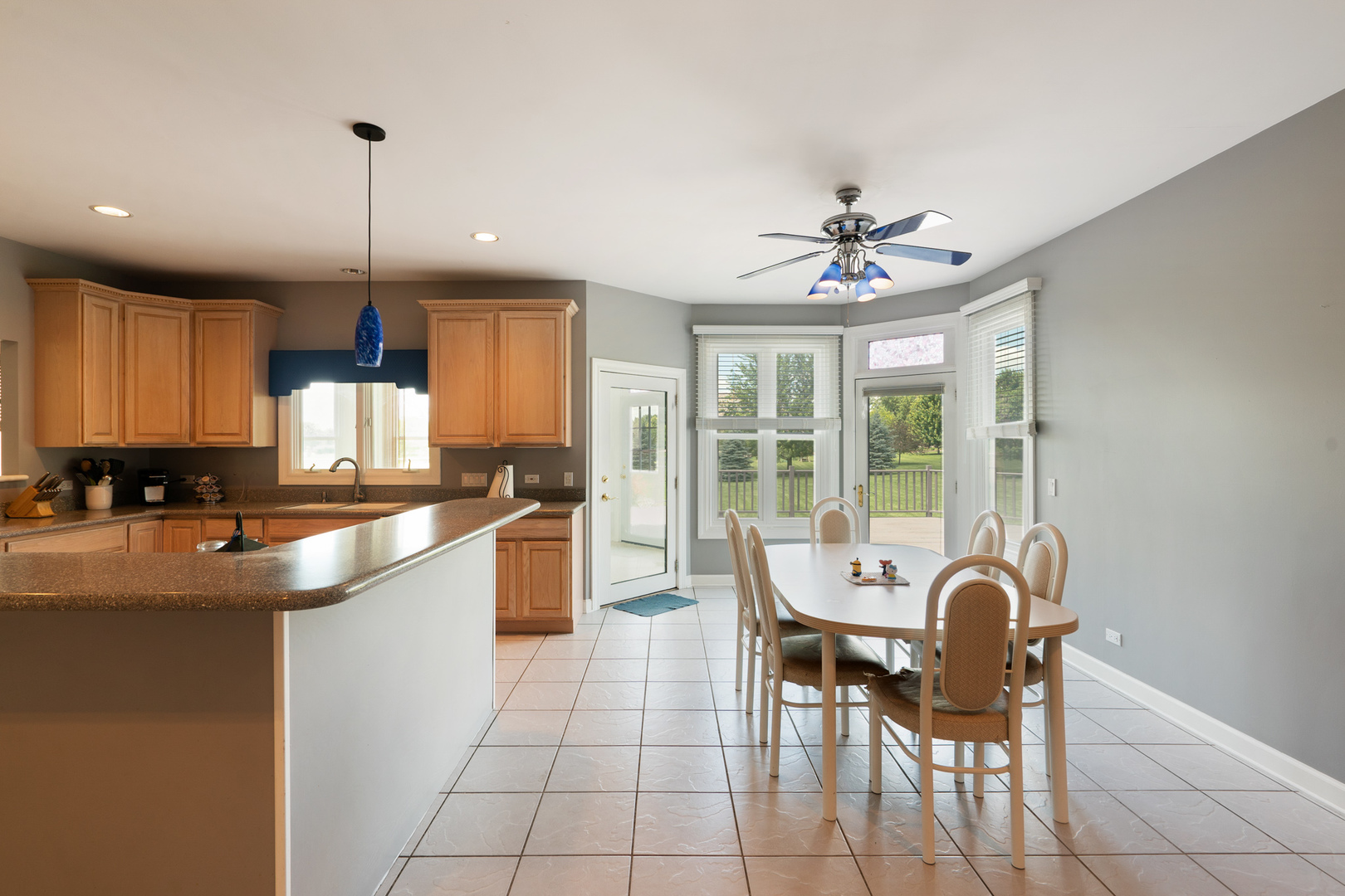 8305 Heather Ridge Spring Grove, IL 60081 - Photo 8 of 34 Gallery Image 8