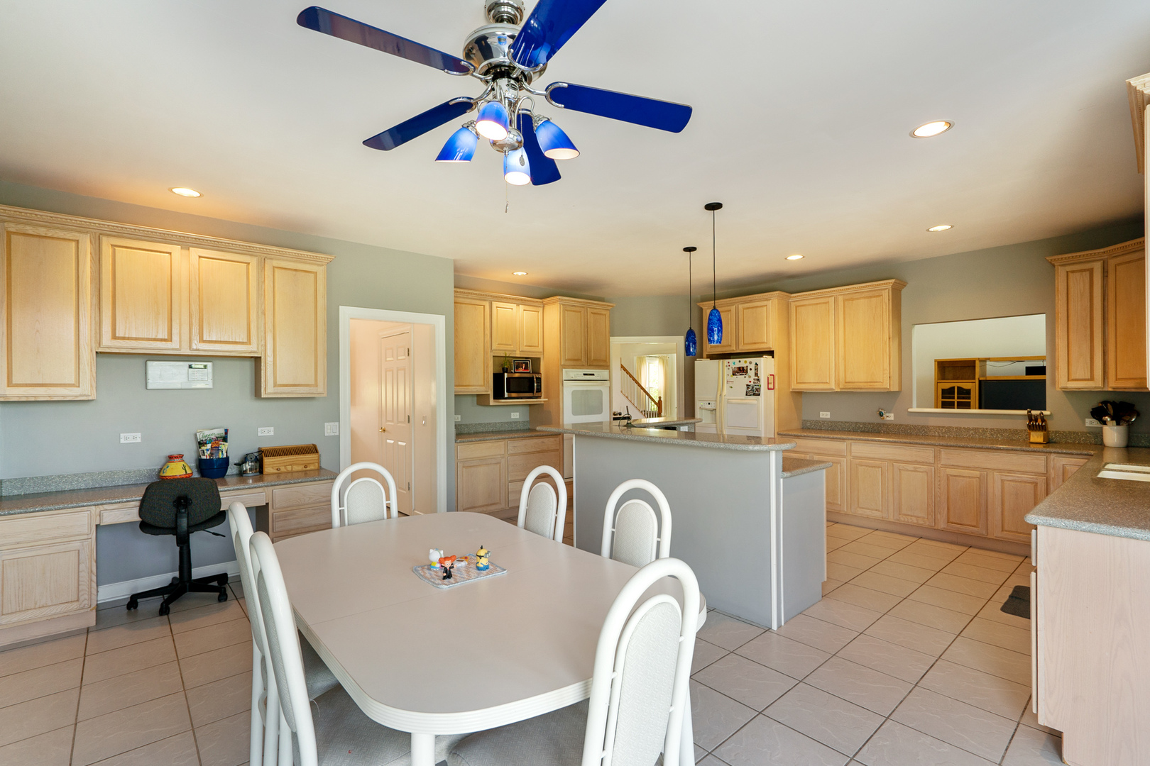 8305 Heather Ridge Spring Grove, IL 60081 - Photo 10 of 34 Gallery Image 10