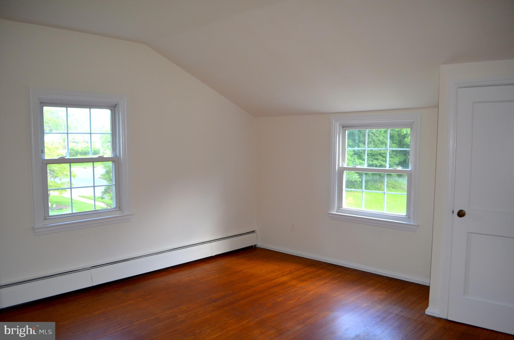 1322 Brook Road Baltimore, MD 21228 - Photo 11 of 23 Master bedroom is 13 x 13