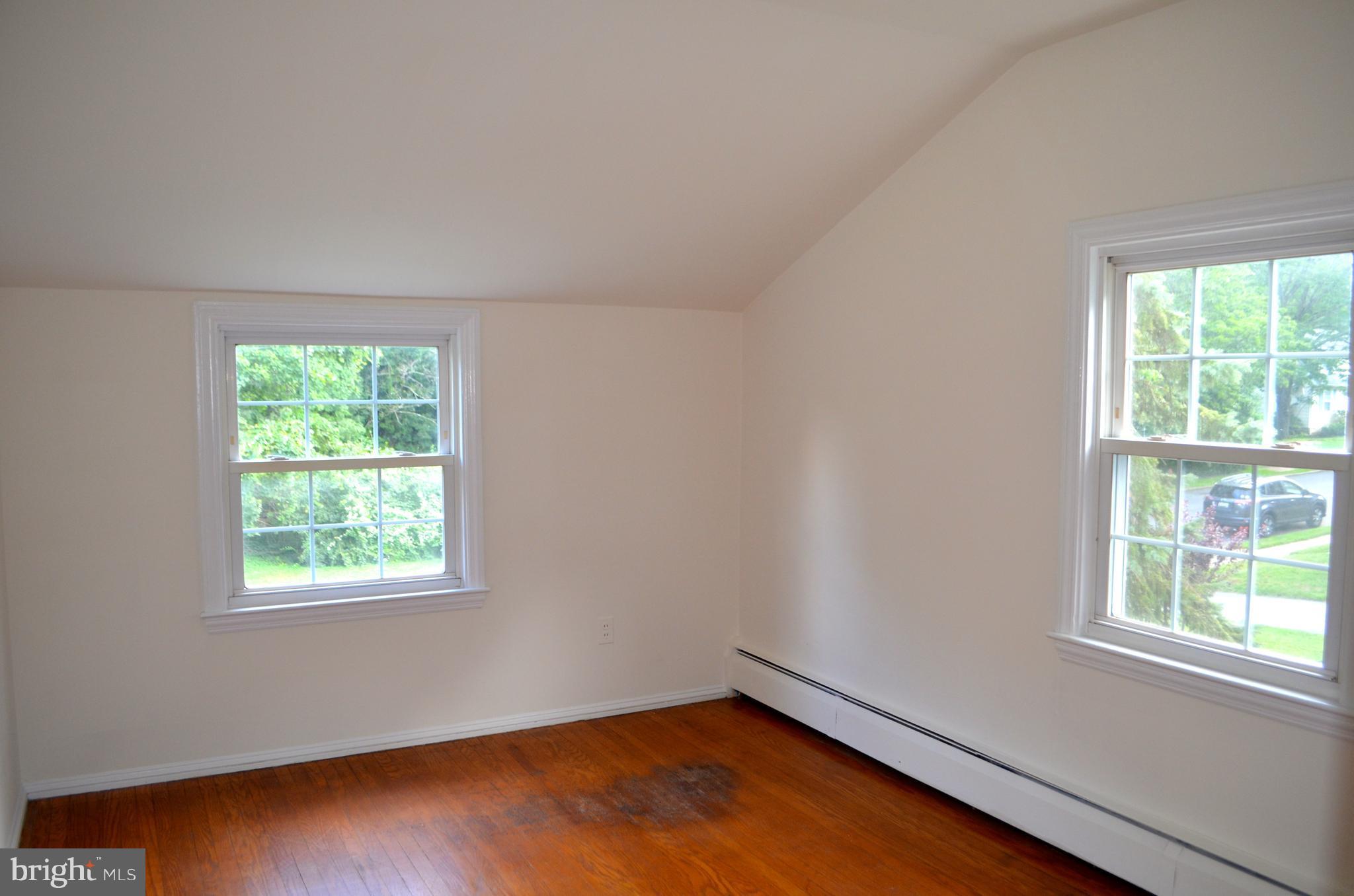 1322 Brook Road Baltimore, MD 21228 - Photo 12 of 23 Haard wood floors in all bedrooms