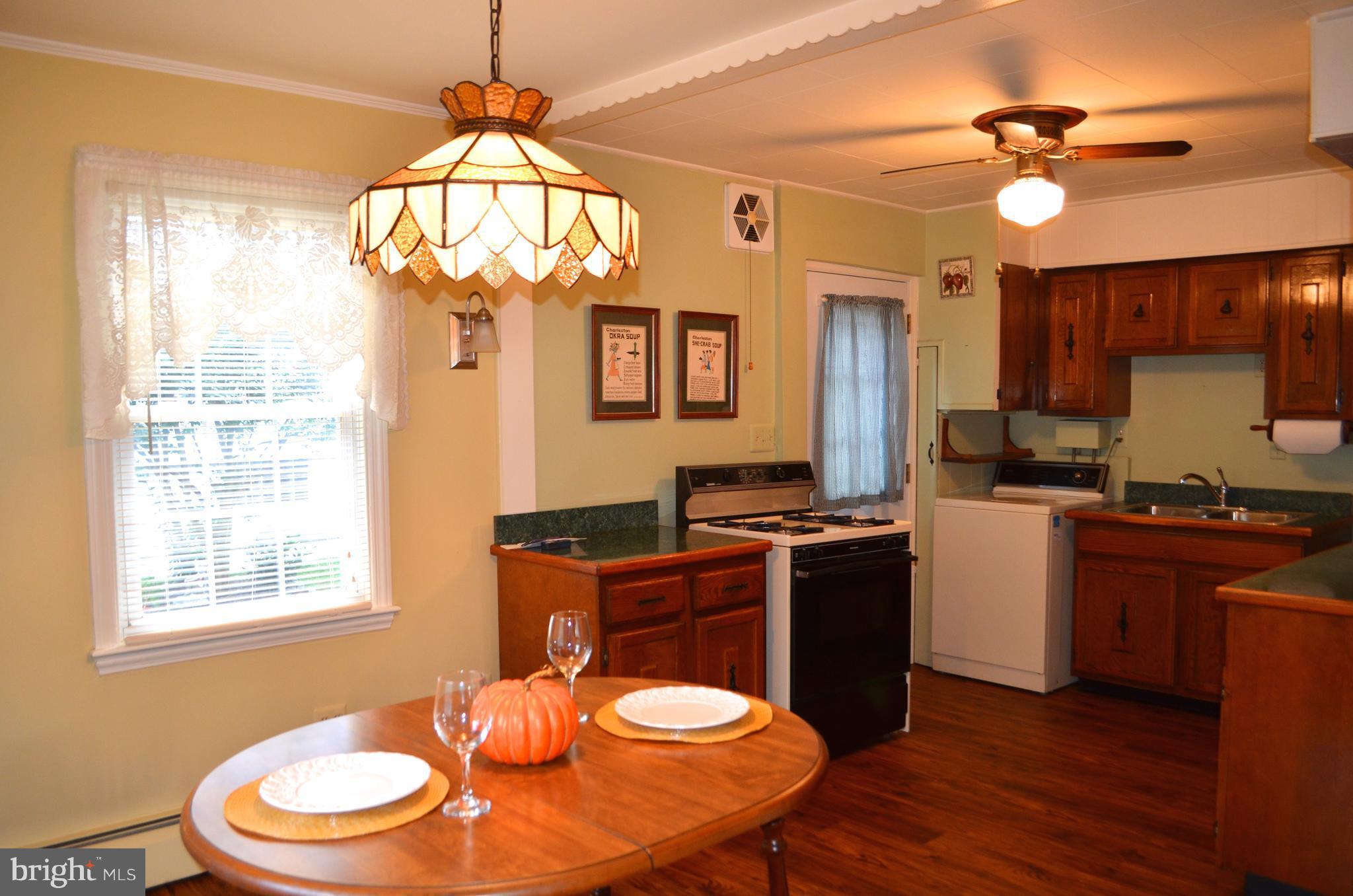 1322 Brook Road Baltimore, MD 21228 - Photo 5 of 23 Country kitchen with with room for large table