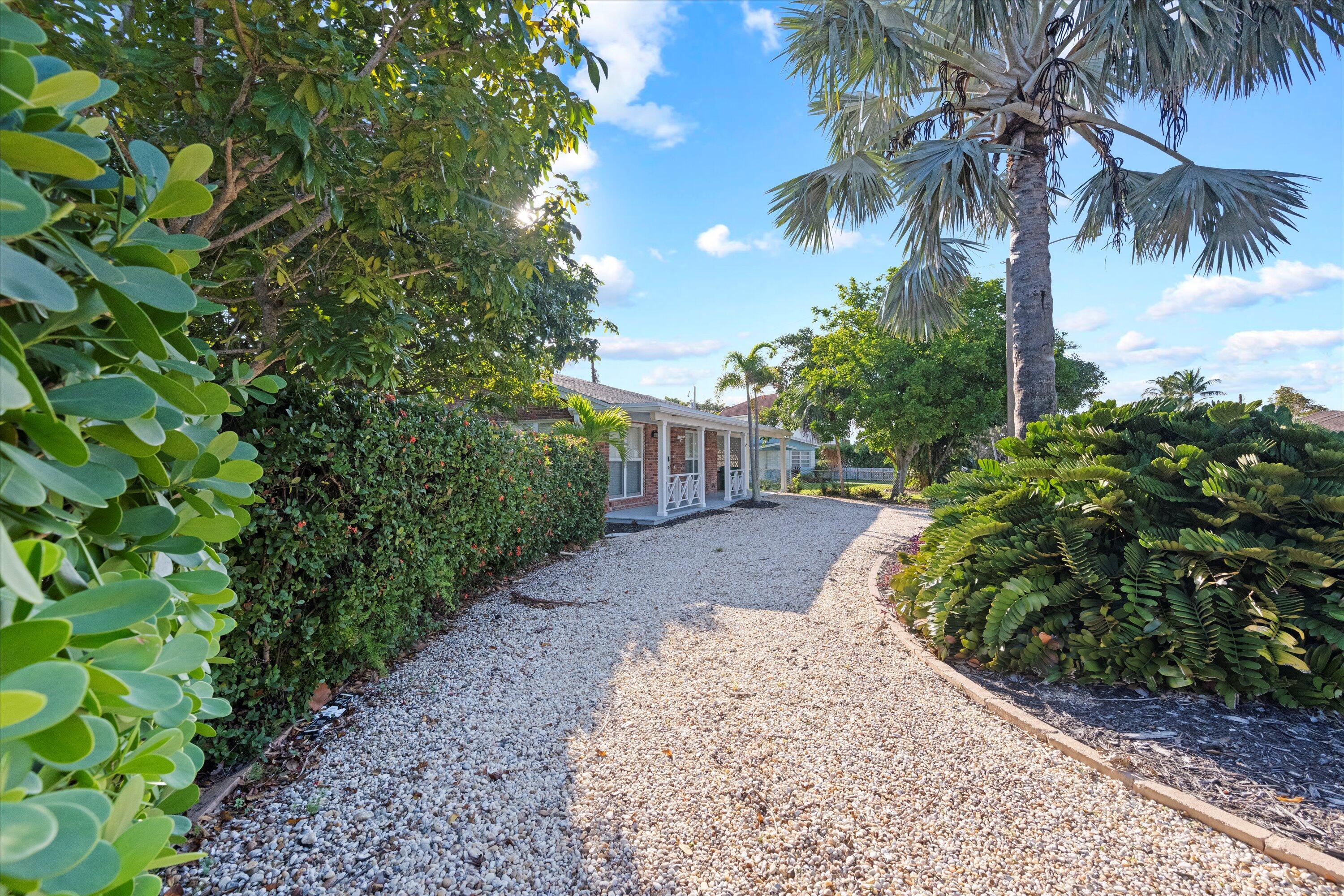 430 Neptune Road Juno Beach, FL 33408 - Photo 4 of 26 01-DSC_3851