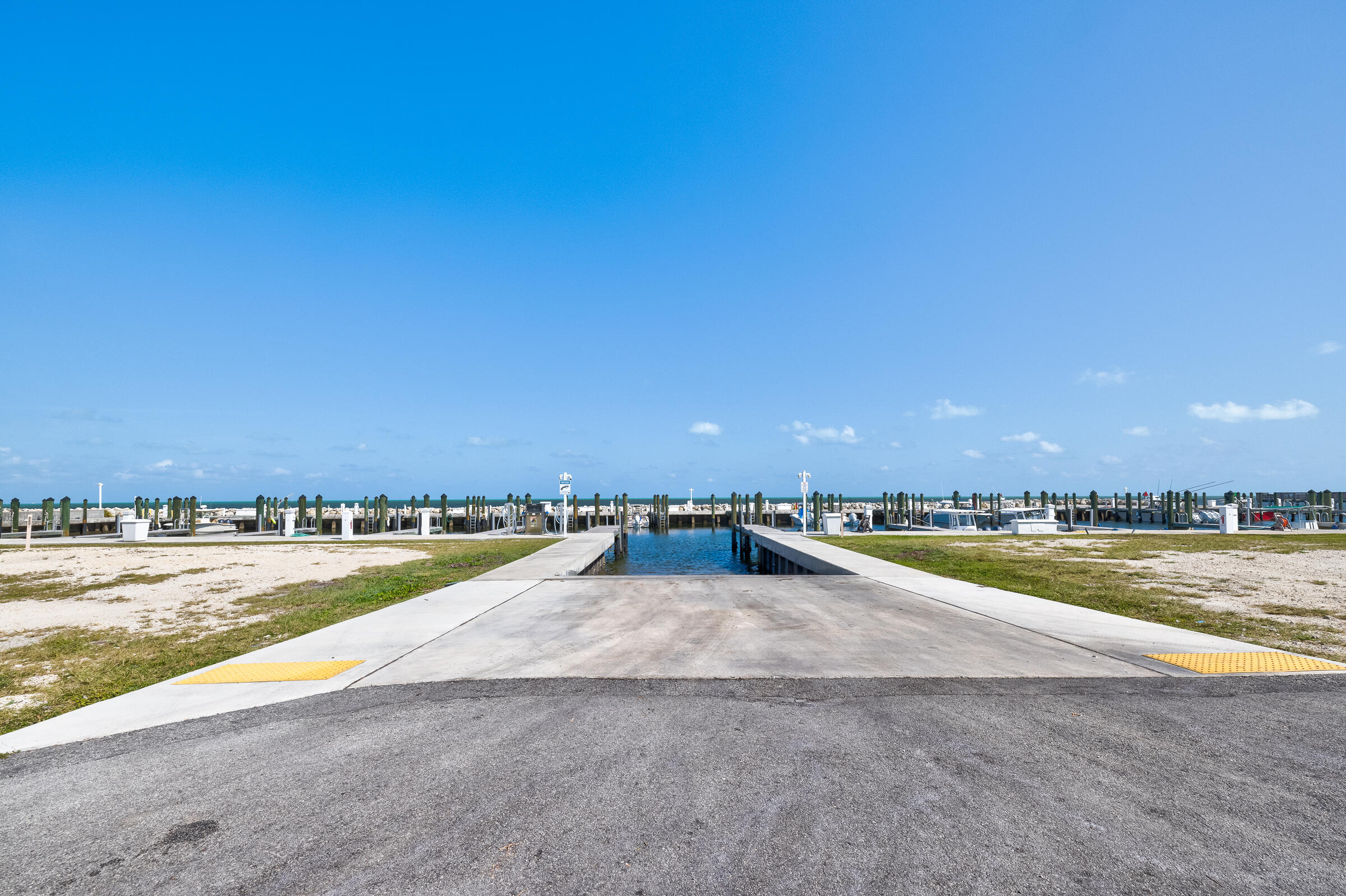 94825 Overseas Highway, Unit 68 Key Largo, FL 33037 - Photo 28 of 28 a view of an ocean and city