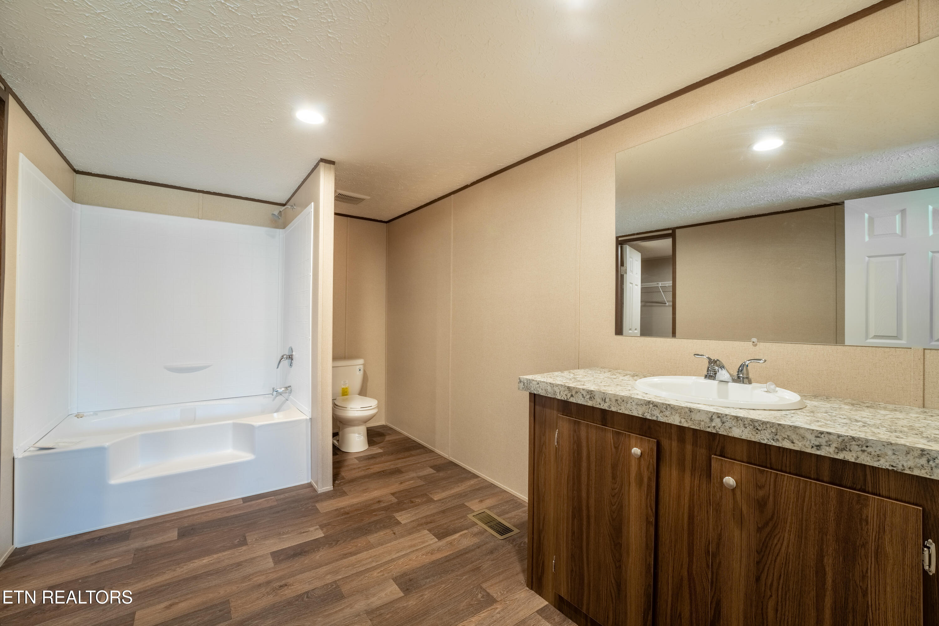 1593 Sweetwater Road Philadelphia, TN 37846 - Photo 15 of 34 15