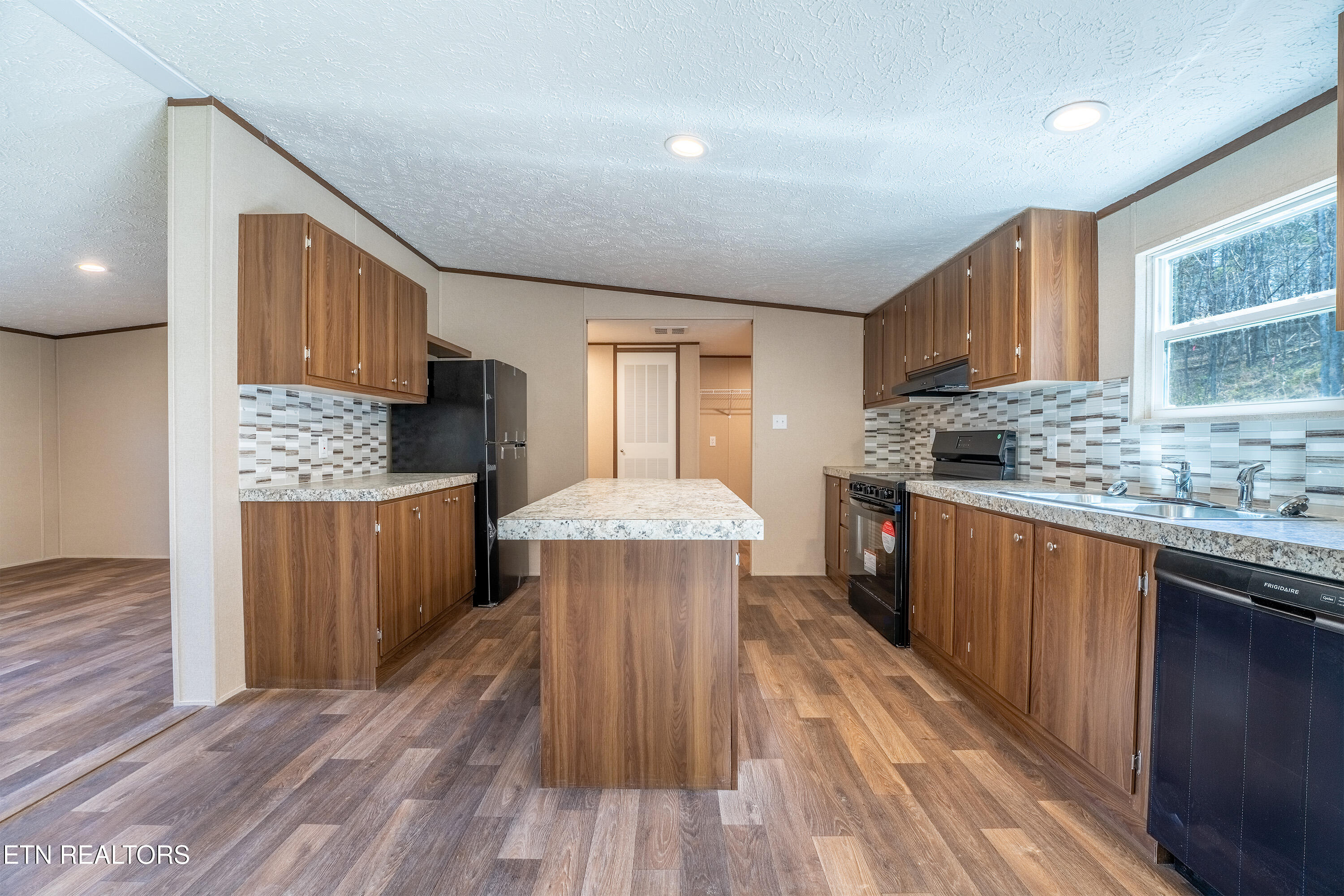 1593 Sweetwater Road Philadelphia, TN 37846 - Photo 8 of 34 8