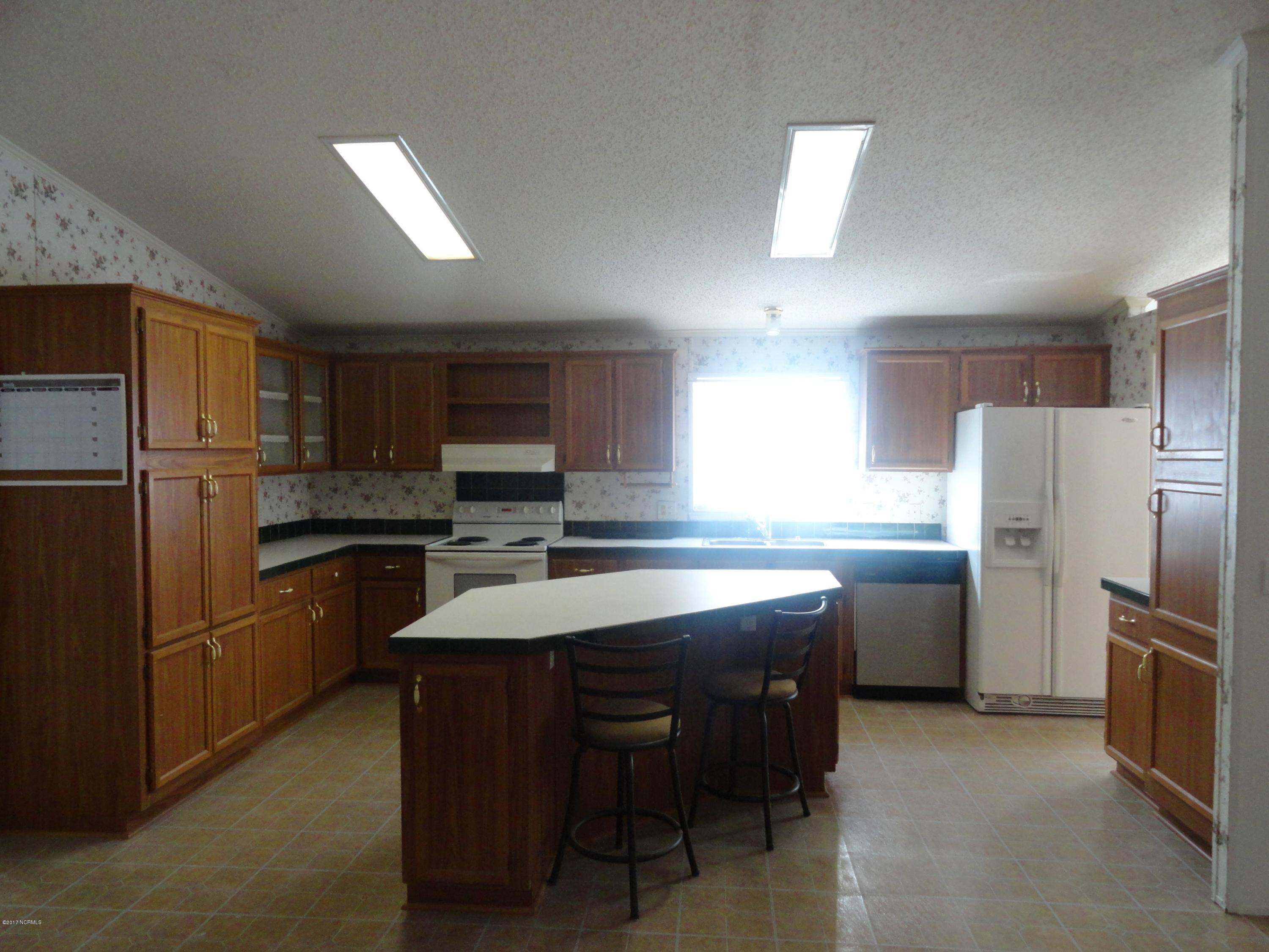 133 Thomas Loop Road Jacksonville, NC 28540 - Photo 6 of 20 DSC04380