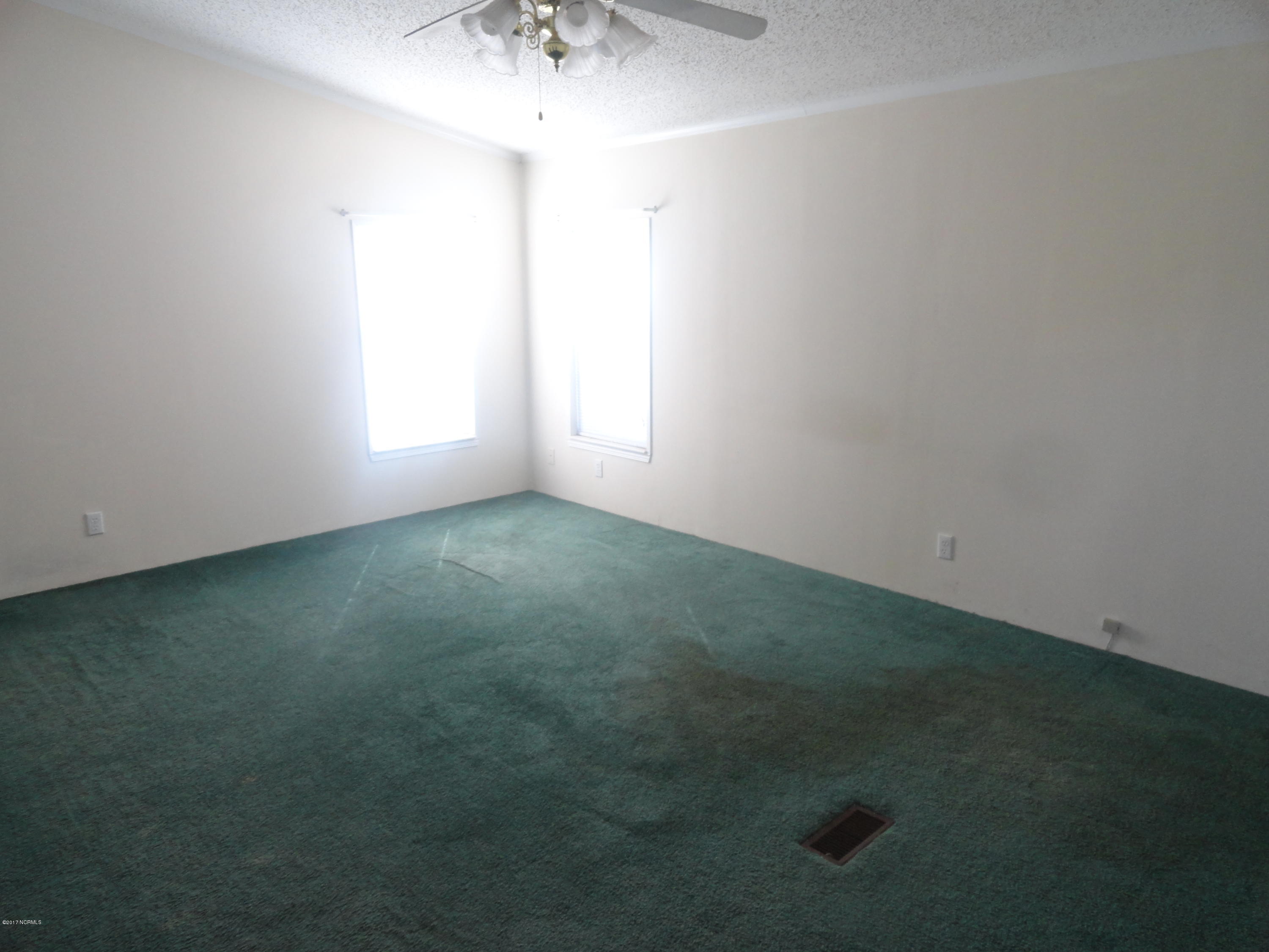 133 Thomas Loop Road Jacksonville, NC 28540 - Photo 9 of 20 DSC04386