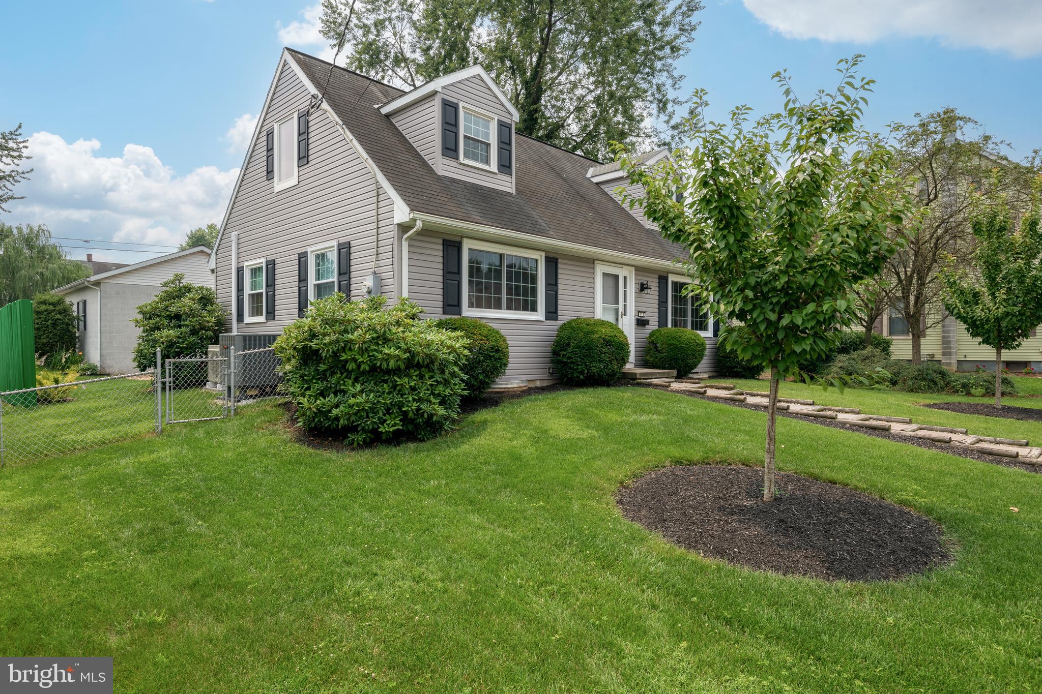 114 Leaman Street Lititz, PA 17543 - Photo 3 of 41