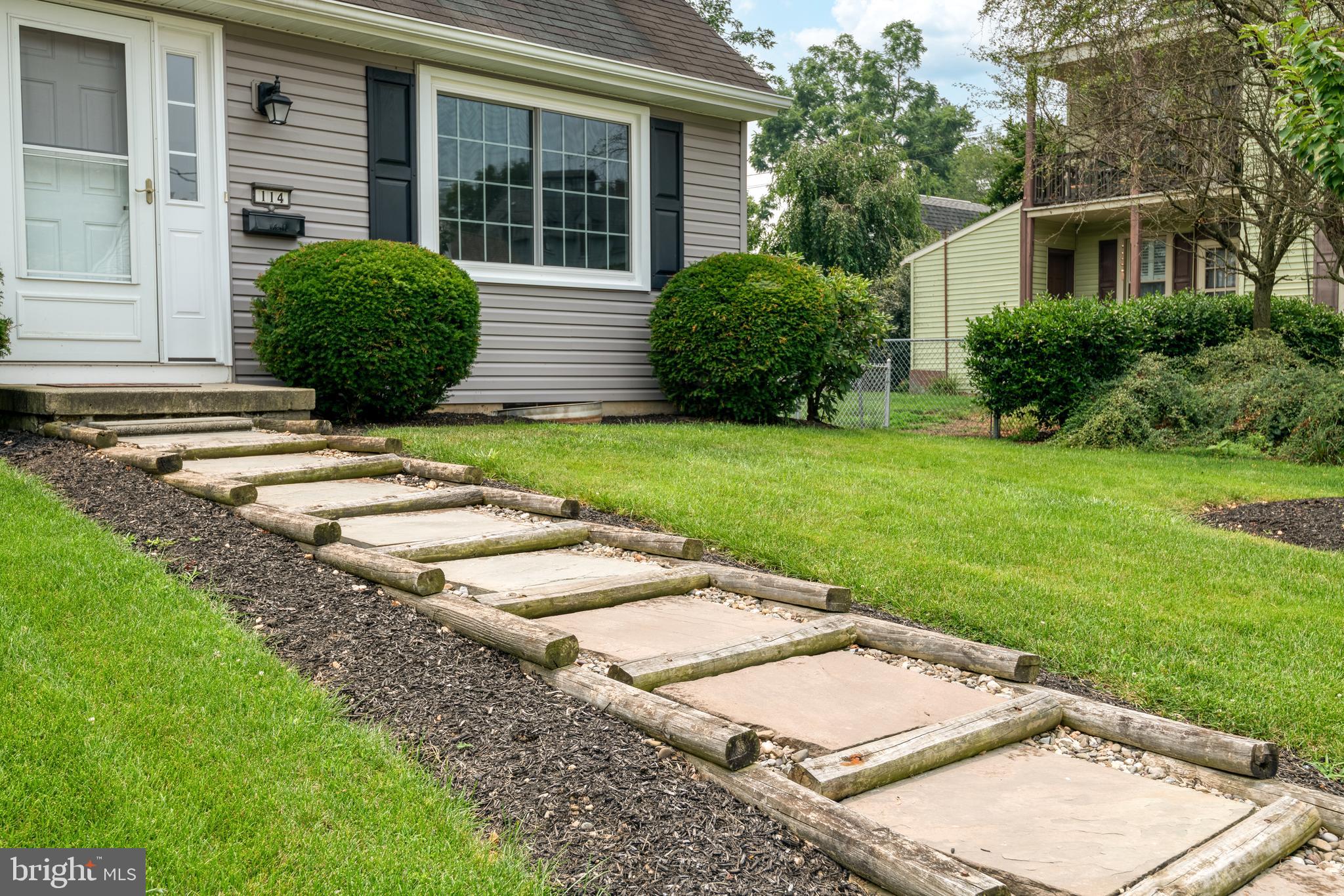 114 Leaman Street Lititz, PA 17543 - Photo 4 of 41