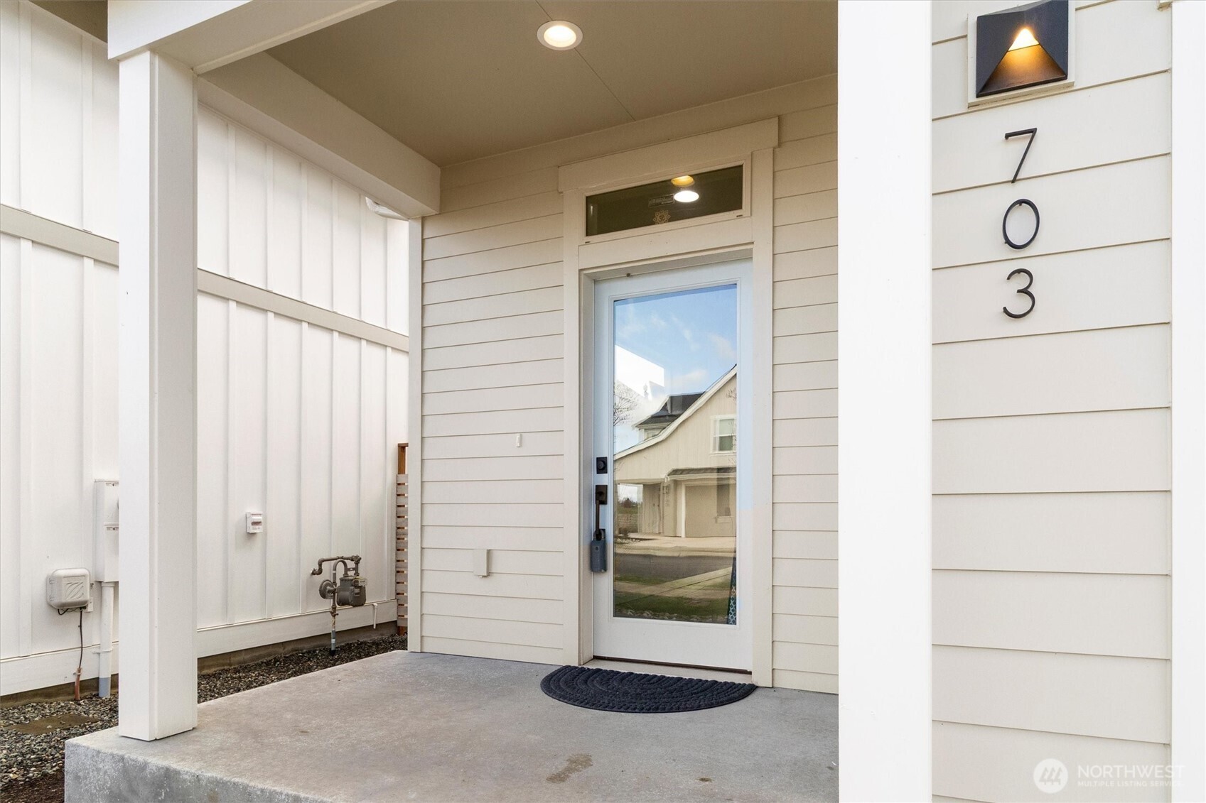 703 Northview Street Bellingham, WA 98226 - Photo 14 of 40 a view of a entryway