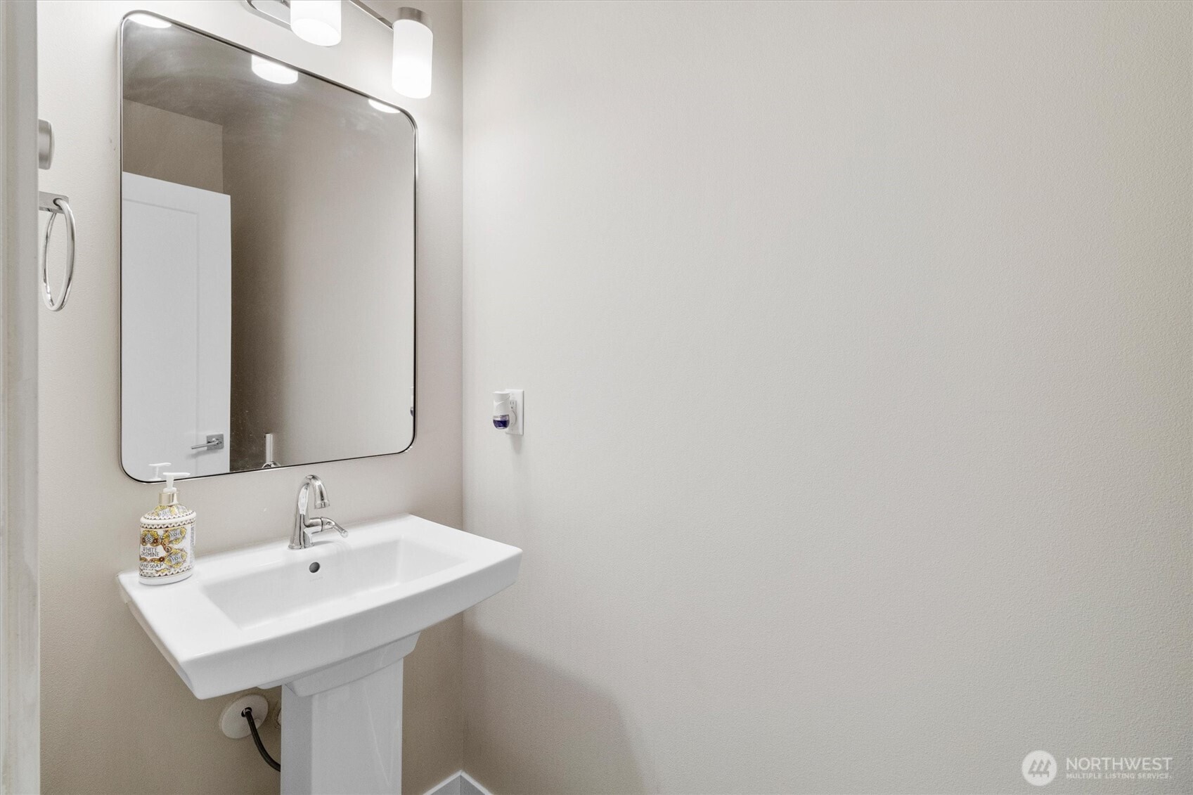 703 Northview Street Bellingham, WA 98226 - Photo 20 of 40 a bathroom with a sink and a mirror