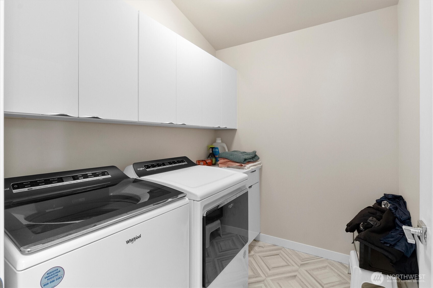 703 Northview Street Bellingham, WA 98226 - Photo 26 of 40 a utility room with dryer and washer