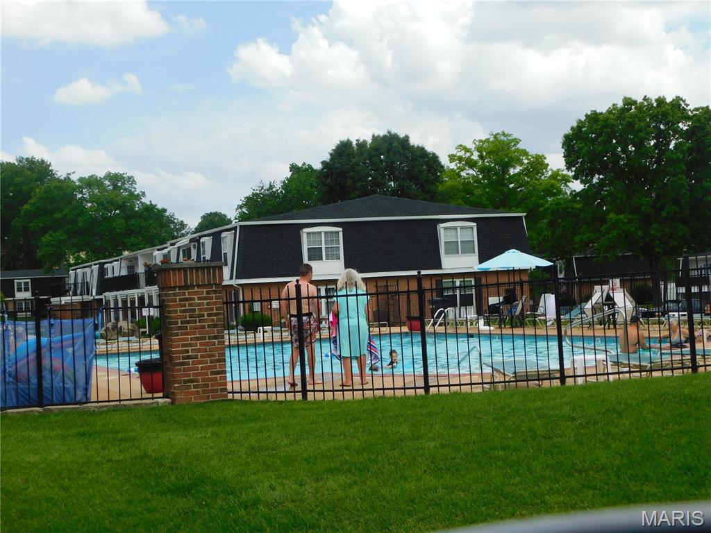 1678 Blue Ridge Drive, Unit F St. Louis, MO 63125 - Photo 8 of 38