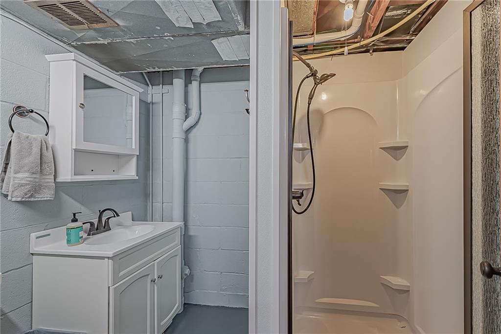 220 Thorne Road Washington, PA 15301 - Photo 17 of 25 Gallery Image 17