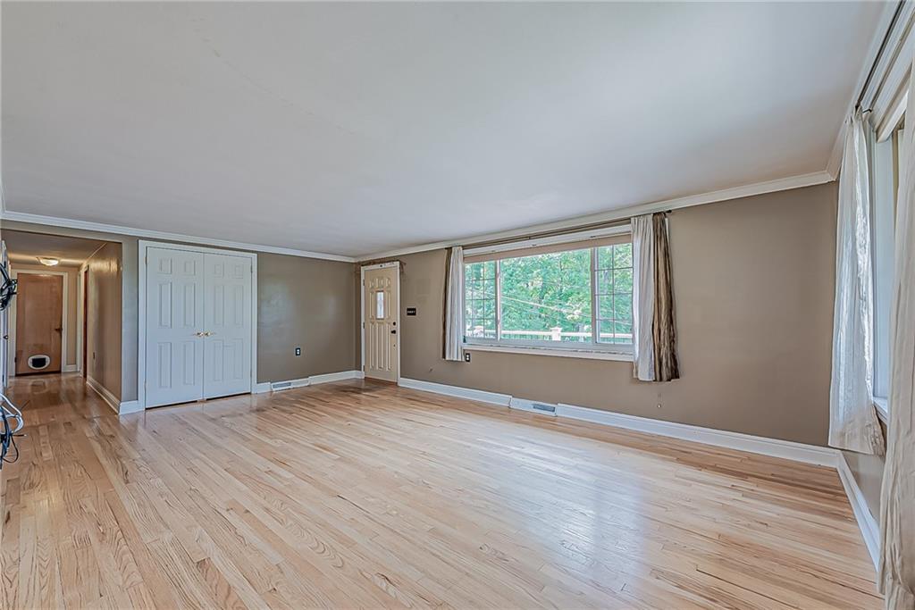 220 Thorne Road Washington, PA 15301 - Photo 2 of 25 Gallery Image 2