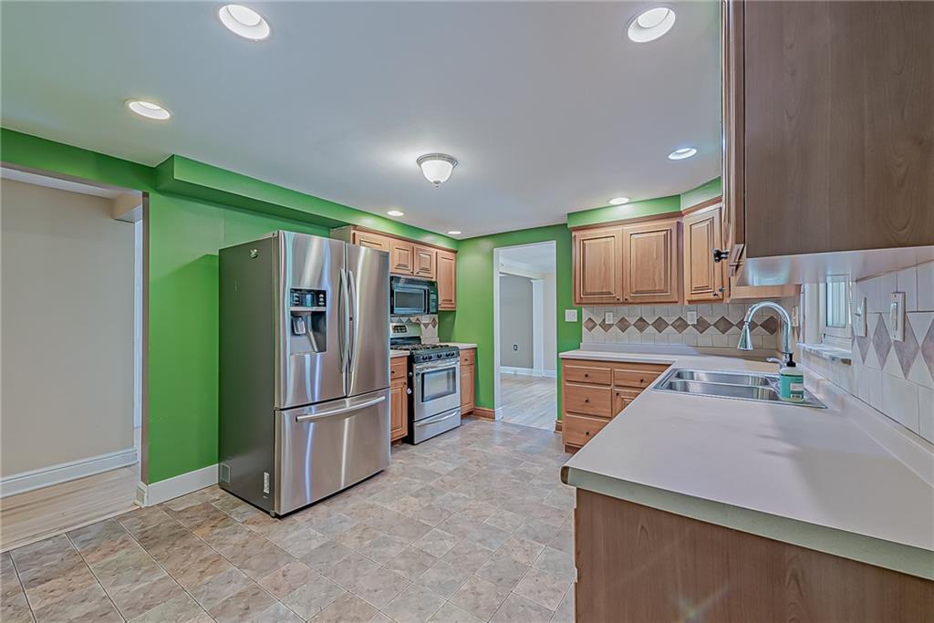 220 Thorne Road Washington, PA 15301 - Photo 4 of 25 Gallery Image 4